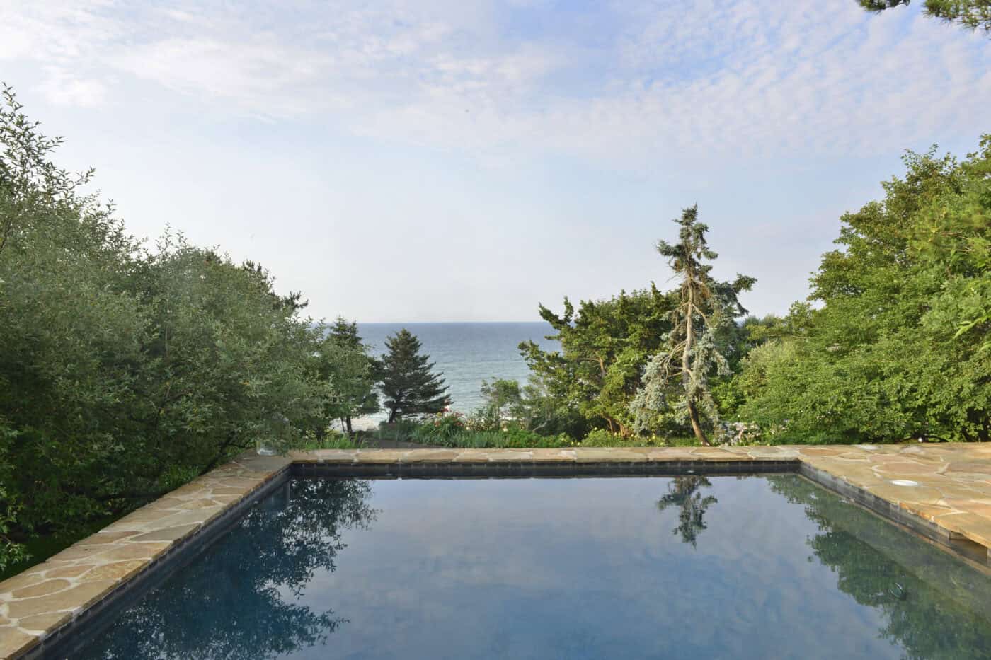 The pool is all about clean lines, balance, and wide-open vistas to the ocean.